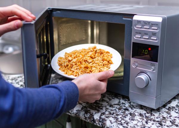 mituri si adevaruri despre cuptoarele cu microunde