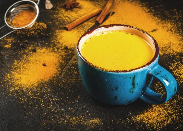 6 motive sa bei ceai de turmeric