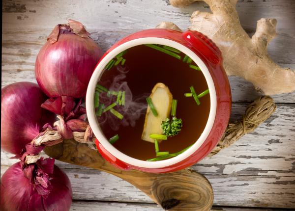 ceaiul de ceapa cu miere si lamaie remediu natural pentru tuse si raceala te pune pe picioare in cateva ore ceaiul de ceapa cu miere si lamaie remediu natural pentru tuse si raceala te pune pe picioare in cateva ore