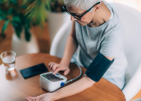 cum pot fluctuatiile tensiunii arteriale sa accelereze imbatranirea cognitiva