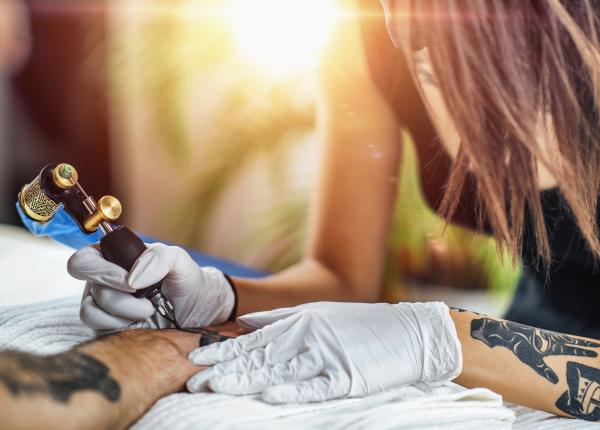 cerneala folosita pentru tatuaje creste riscul de cancer limfomul cu 30prc mai frecvent la tatuati