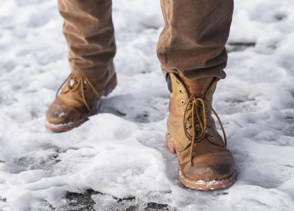 cum faci sa nu iti mai intre apa in ghete sau cizme trucul simplu de facut acasa