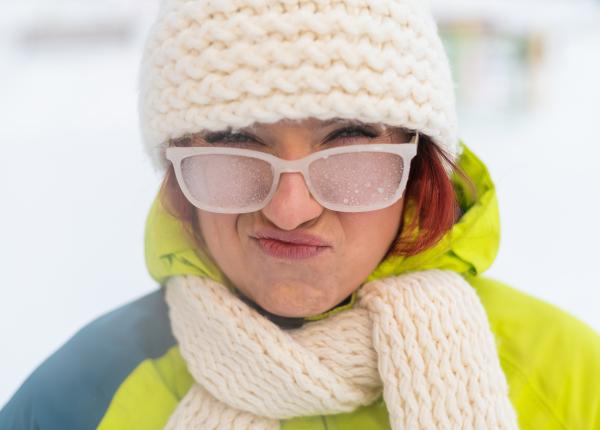 ce sa faci ca sa nu ti se mai abureasca ochelarii iarna trucul care chiar functioneaza