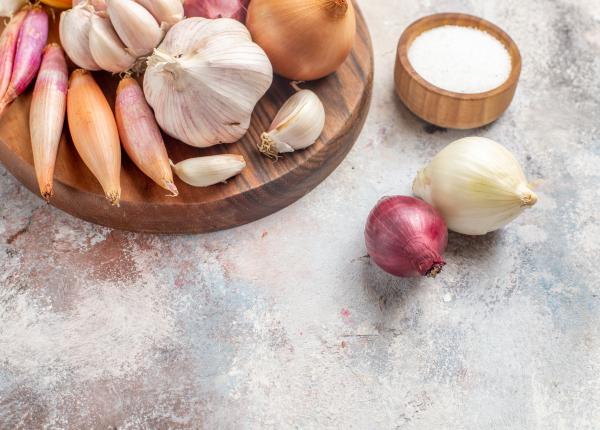 gatitul cu ceapa si usturoi asociat cu grasimile trans nocive