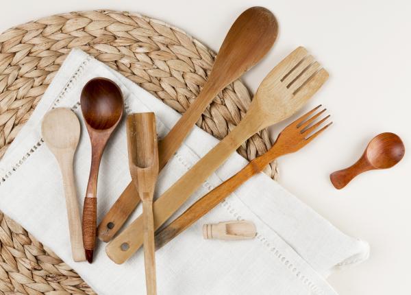 trucul genial care curata ustensilele de lemn din bucatarie ai nevoie doar de doua ingrediente simple