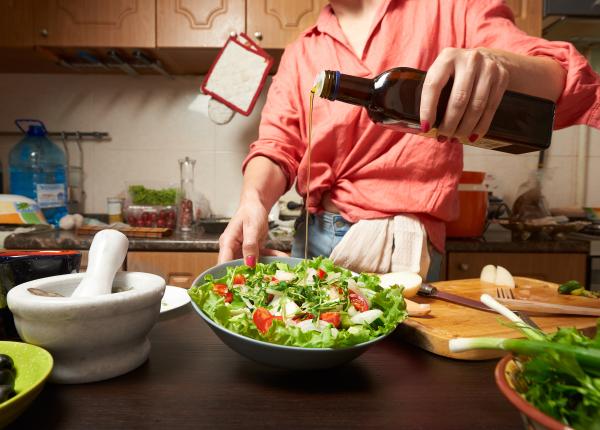 ce sa nu adaugi niciodata in salate transformi o masa sanatoasa in bomba calorica ce sa nu adaugi niciodata in salate transformi o masa sanatoasa in bomba calorica