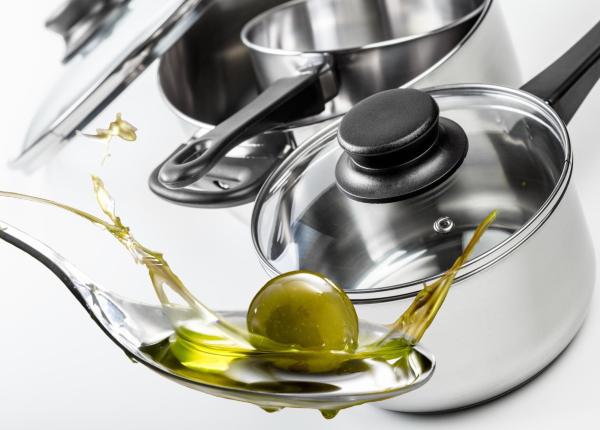 de ce sa pui o picatura de ulei de masline pe oalele de inox aragaz si hota te vei indragosti de acest truc