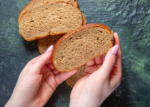 ce patesti daca mananci paine mai veche de doua zile