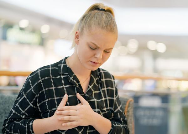 atacurile de cord la femei semne subtile si riscuri ignorate