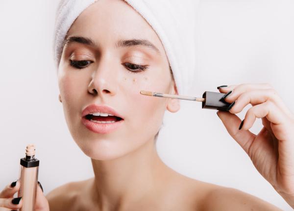 daca folosesti produse cosmetice trebuie sa stii asta atentie la hema florin buicu testati pe o portiune mica de piele daca folosesti produse cosmetice trebuie sa stii asta atentie la hema florin buicu testati pe o portiune mica de piele
