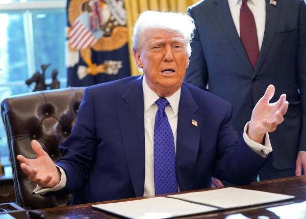 trump da afara jumatate din cercetatorii de la cdc detectivii bolilor concediati spun ca suntem in pragul unei alte pandemii