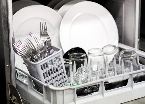 speli vasele gresit si strici masina de spalat de ce paharele se matuiesc si de ce farfuriile raman murdare