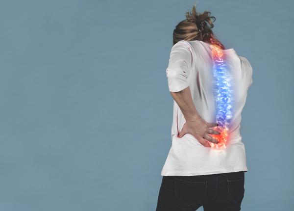 cand apare de fapt degradarea coloanei vertebrale