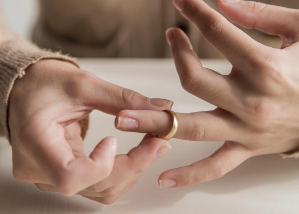 ce se intampla daca dormi cu verigheta pe deget