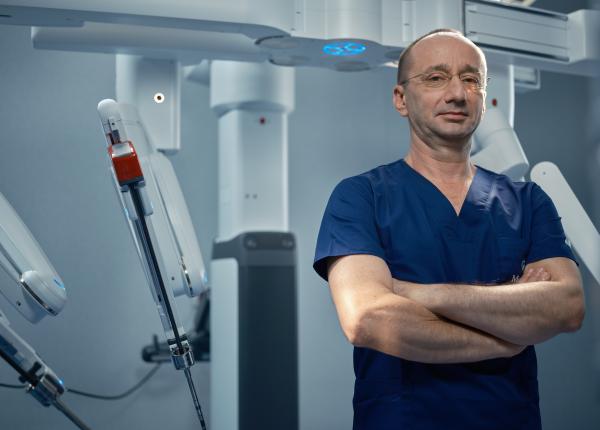 dr cristian iatagan urolog chirurgie robotica chirurgia minim invaziva laparoscopica robotica sau deschisa dr cristian iatagan rata de succes in rezolvarea pietrelor la rinichi prin chirurgia minim