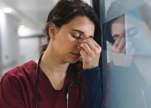 turele de noapte si datoria de somn asociate cu un risc crescut de infectii in randul asistentilor medicali