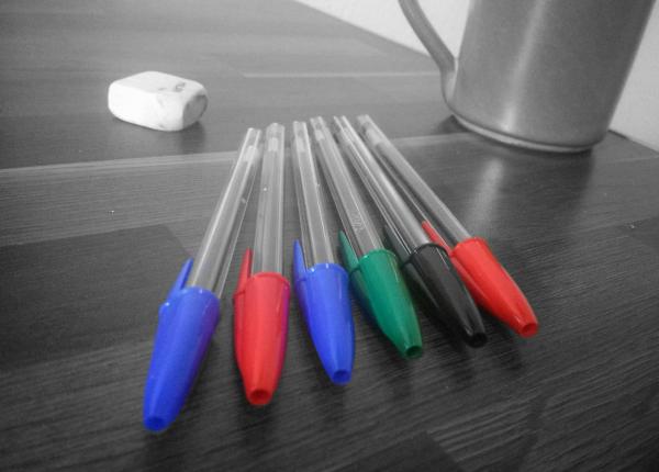 capacul de pix de ce are o gaura in varf inventia care poate salva vieti