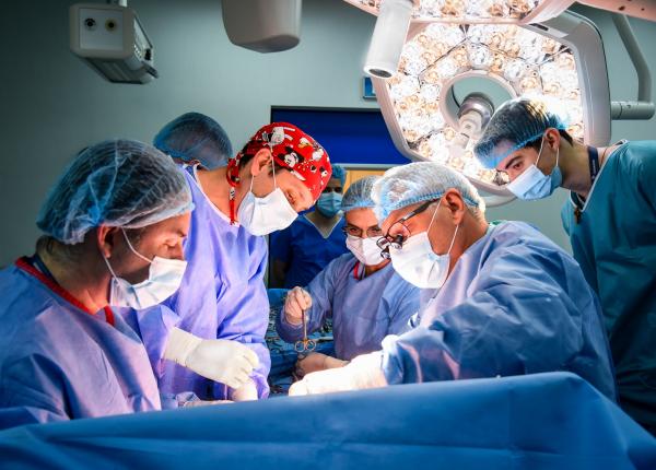 recoltare complet laparoscopica pentru un nou transplant hepatic realizat cu succes la sanador