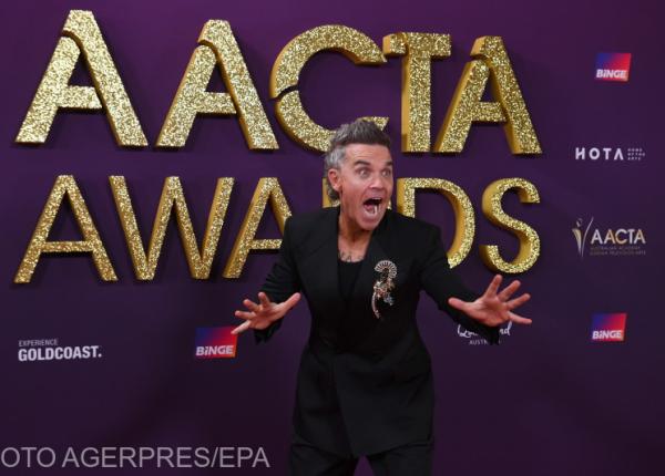 robbie williams a intrat in panica din cauza fanilor le a cerut sa nu mai faca selfie cu el