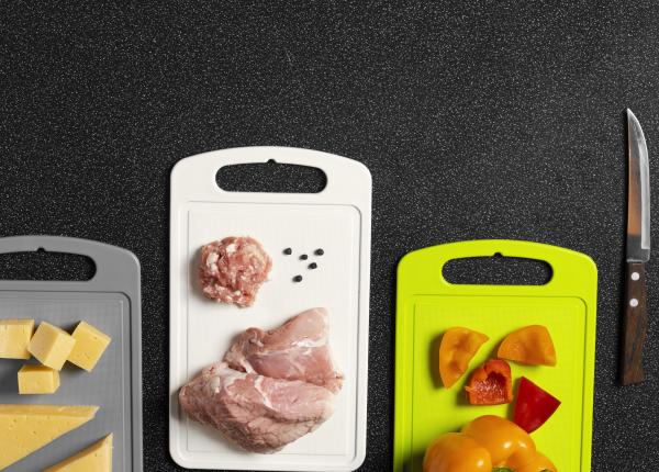 de ce ar trebui sa renunti la tocatoarele de taiat din plastic de ce ar trebui sa renunti la tocatoarele de taiat din plastic