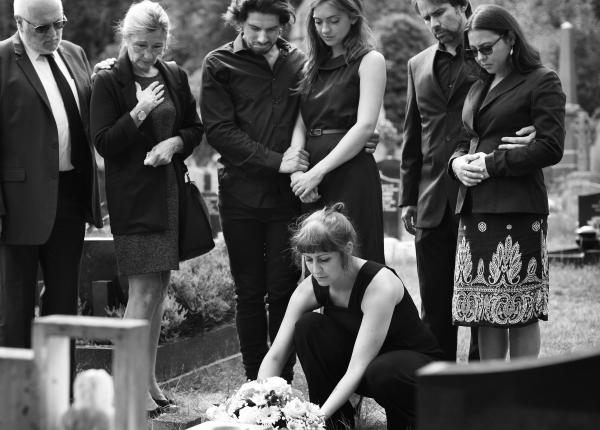 ce sa nu faci niciodata la o inmormantare lucrurile pe care trebuie sa le respecti