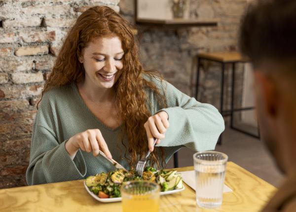 mananci 8 ore slabesti tot anul ce spun expertii despre noul trend in nutritie