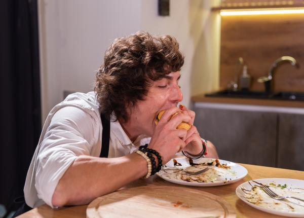 3 obiceiuri care te fac sa fii flamand mereu de asta nu slabesti