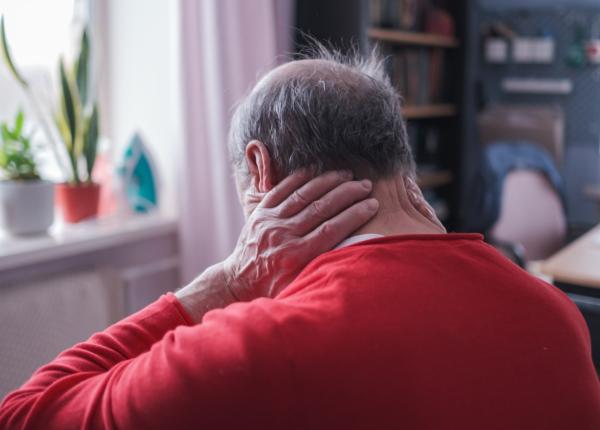 ai gatul intelenit greseala banala care distruge coloana cervicala in fiecare zi ai gatul intelenit greseala banala care distruge coloana cervicala in fiecare zi