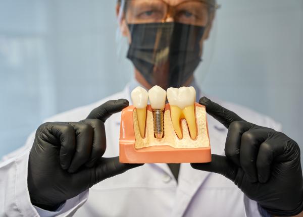 implantul dentar inteligent revolutie in stomatologie