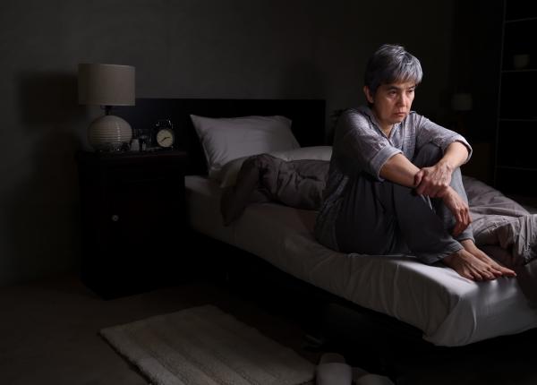 te trezesti brusc noaptea ar putea fi un semn timpuriu al dementei