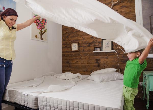 cea mai mare greseala pe care o faci cand speli lenjeria pat iti afecteaza ochii