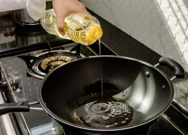 adevarul socant despre uleiurile din seminte ce trebuie sa stii daca gatesti cu ulei