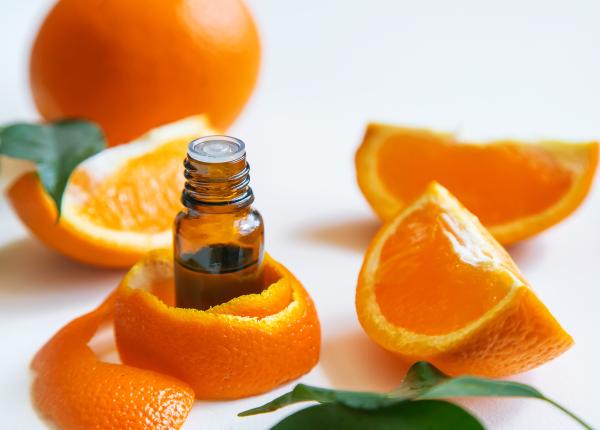ulei esential de portocala dulce 5 beneficii trucul care iti face casa sa straluceasca ulei esential de portocala dulce 5 beneficii trucul care iti face casa sa straluceasca