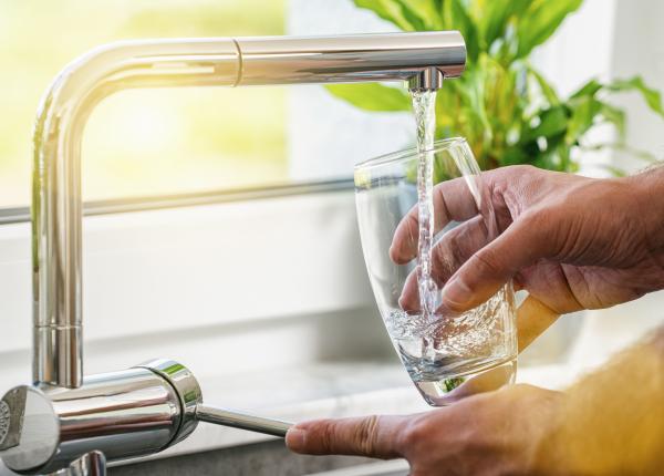 1 din 4 persoane nu are acces la apa potabila sigura potrivit onu