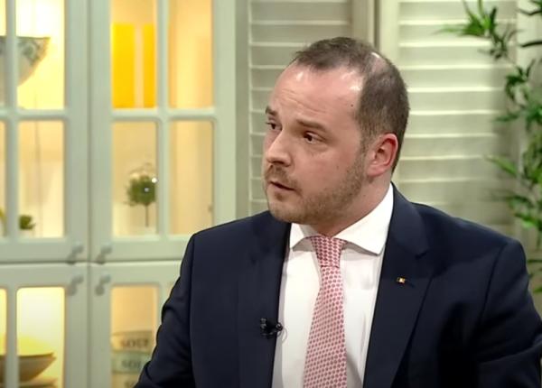 cum vor fi evaluati medicii si cine va incepe sa primeasca plata garzilor alexandru rogobete anunt cum vor fi evaluati medicii si cine va incepe sa primeasca plata garzilor alexandru rogobete anunt