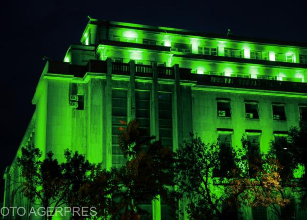palatul victoria iluminat in verde pentru bolile mitocondriale palatul victoria iluminat in verde pentru bolile mitocondriale