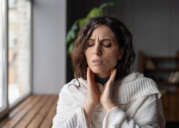 senzatia de nod in gat ce semnal in transmite corpul adevarul te va surprinde senzatia de nod in gat ce semnal in transmite corpul adevarul te va surprinde