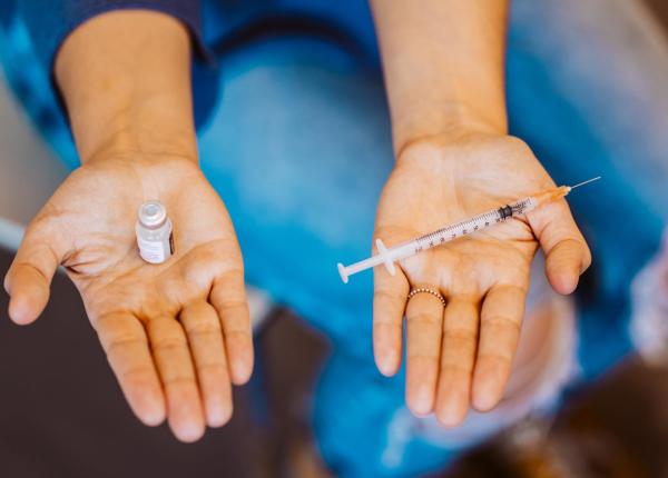 un pacient cu diabet zaharat tip 1 a primit o injectie saptamanala de insulina premiera nationala la suceava un pacient cu diabet zaharat tip 1 a primit o injectie saptamanala de insulina premiera nationala la suceava