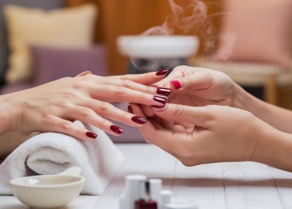 manichiura cu gel si acril poate duce la boli ale unghiilor dermatologii avertisment