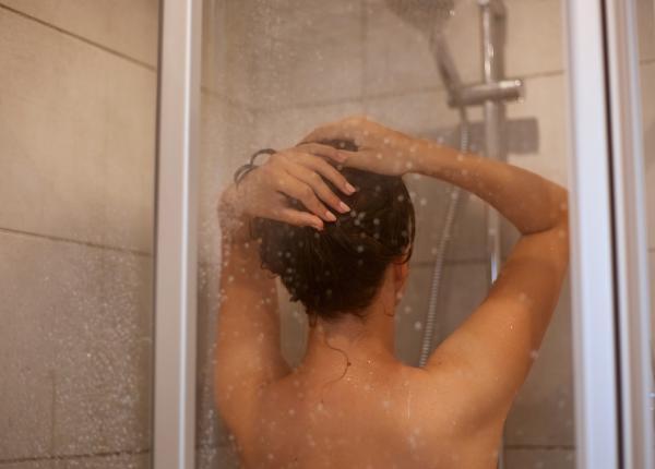 cat de des ar trebui sa faci dus dermatologii explica