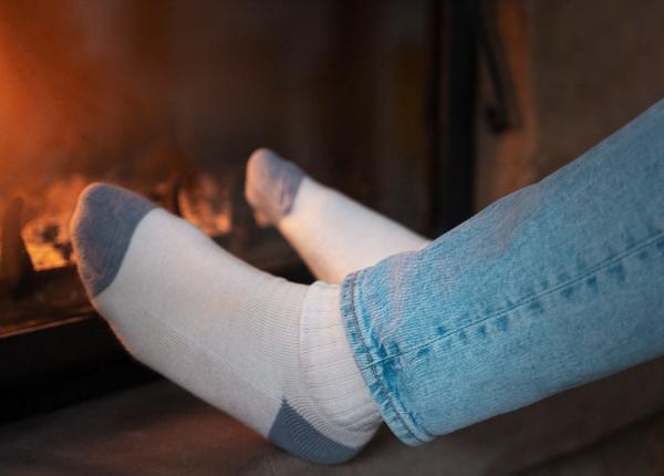 de ce ai mereu picioarele reci cauze riscuri si solutii simple