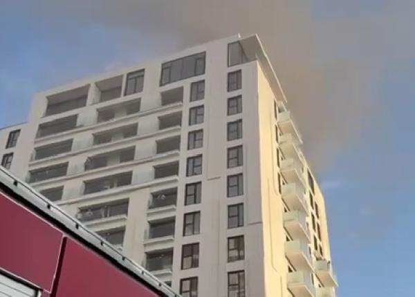 incendiu la etajul 5 al unui bloc din sector 5 6 persoane au fost transportate la spital una este intubata
