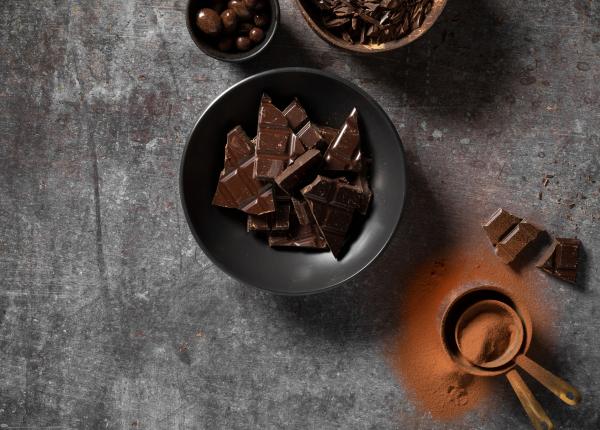 compusul din ciocolata neagra care poate incetini procesul de imbatranire ce este teobromina