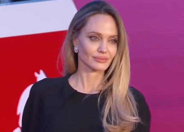 angelina jolie arata cicatricea care inspira mesaj despre curaj si preventie pentru femeile din intreaga lume