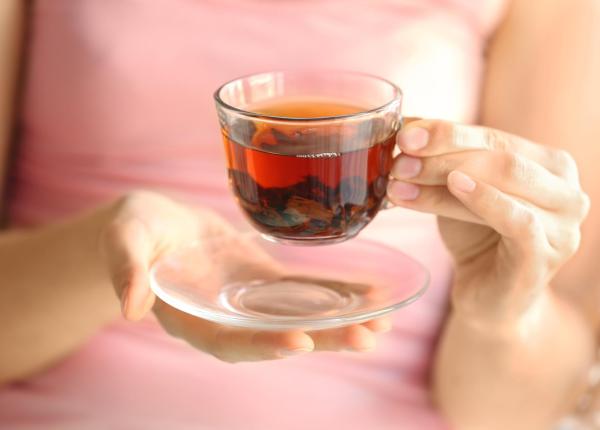 cele mai bune 6 ceaiuri pentru crampele menstruale