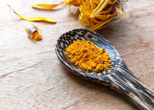 curcumina condimentul natural la fel de eficient ca medicamentele pentru reflux si indigestie