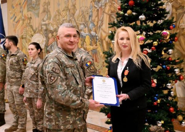prof univ dr ana maria alexandra stanescu decorata de statul major al apararii pentru merite profesionale