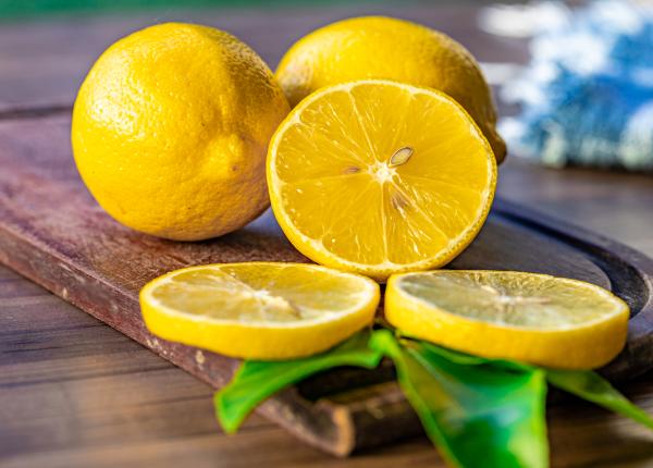 de ce trece sughitul daca luam putina lamaie