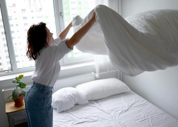 cat de des trebuie sa schimbi lenjeria de pat