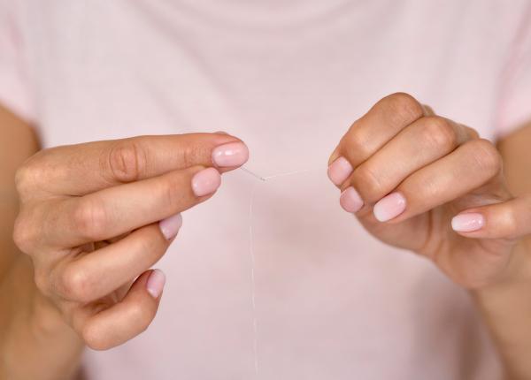 unghii fragile sau cu pete albe ce lipseste din organism